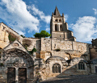 Vue sur l'église monolythe de Saint-Emilion - Gironde Tourisme/François Poincet
