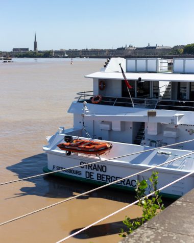 Stays on the water in Gironde