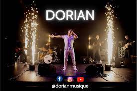 Concierto en el escenario frente al mar: Dorian