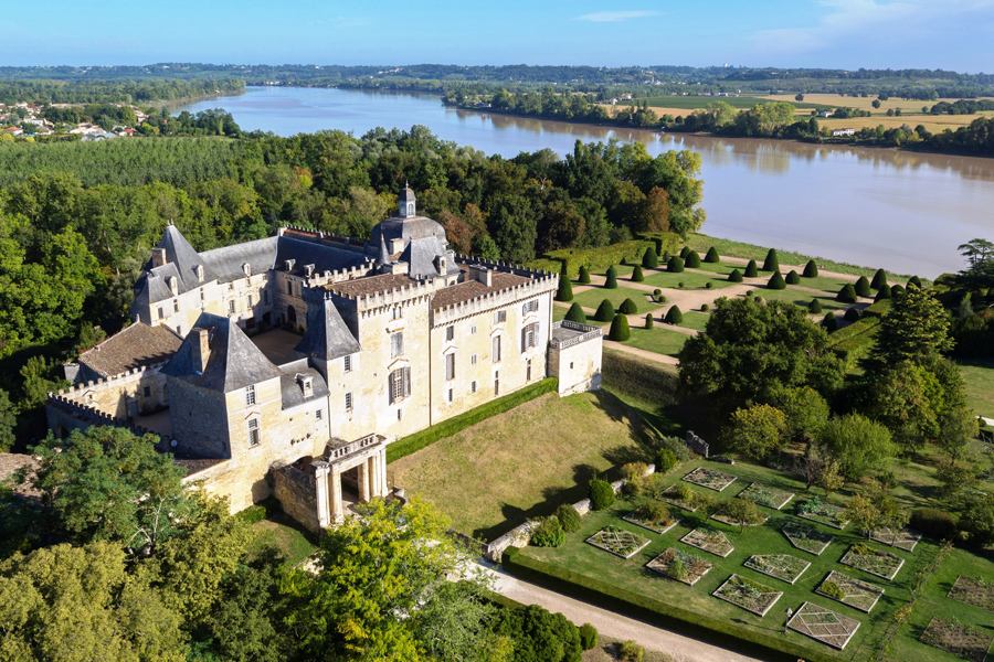 Château-de-Vayres–luchtfoto-van-een-drone_w2