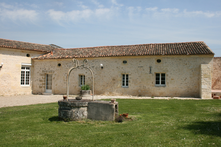 Château l’Insoumise_gîte_SADC_propriété_490x734