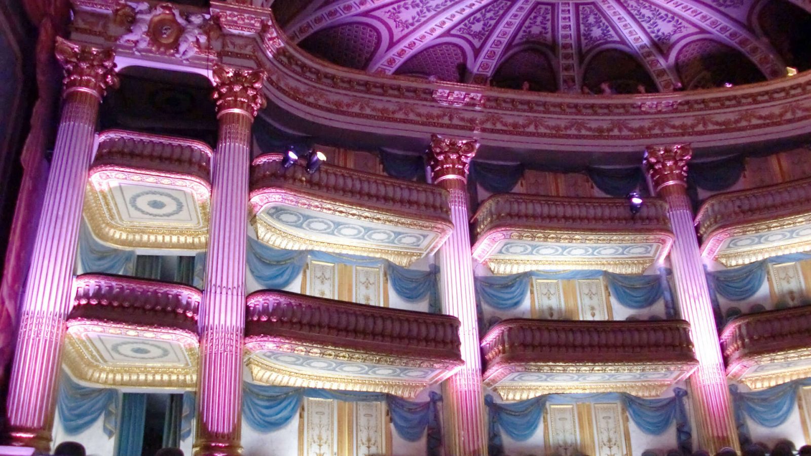 Plafond van de theaterzaal van het Grand-Théâtre, JEP
