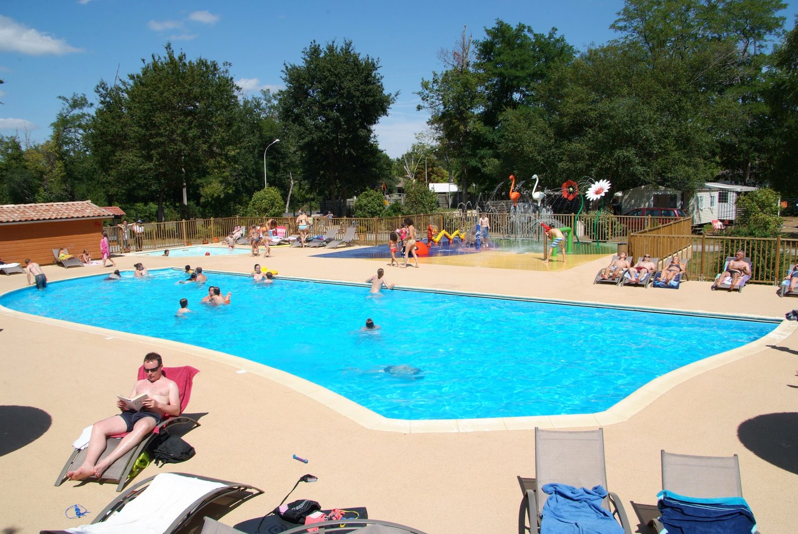 camping-les-ourmes-foto-zwembad