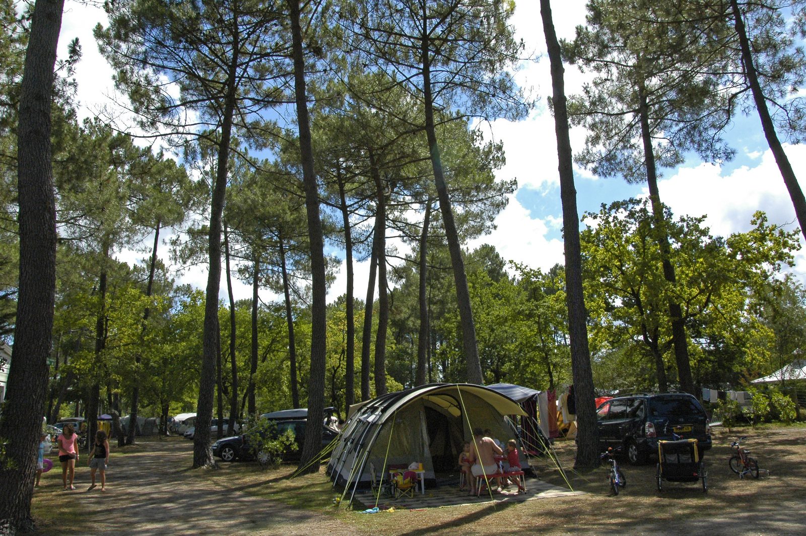 staanplaatsen-camping-les-ourmes