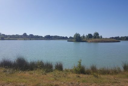 El lago de Nauves y su centro de ocio
